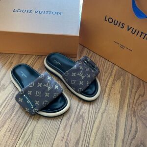 Louis Vuitton pillow flat comfort mule slide
